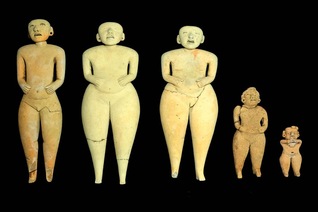 Expressão facial de esculturas milenares em El Salvador muda conforme o ângulo