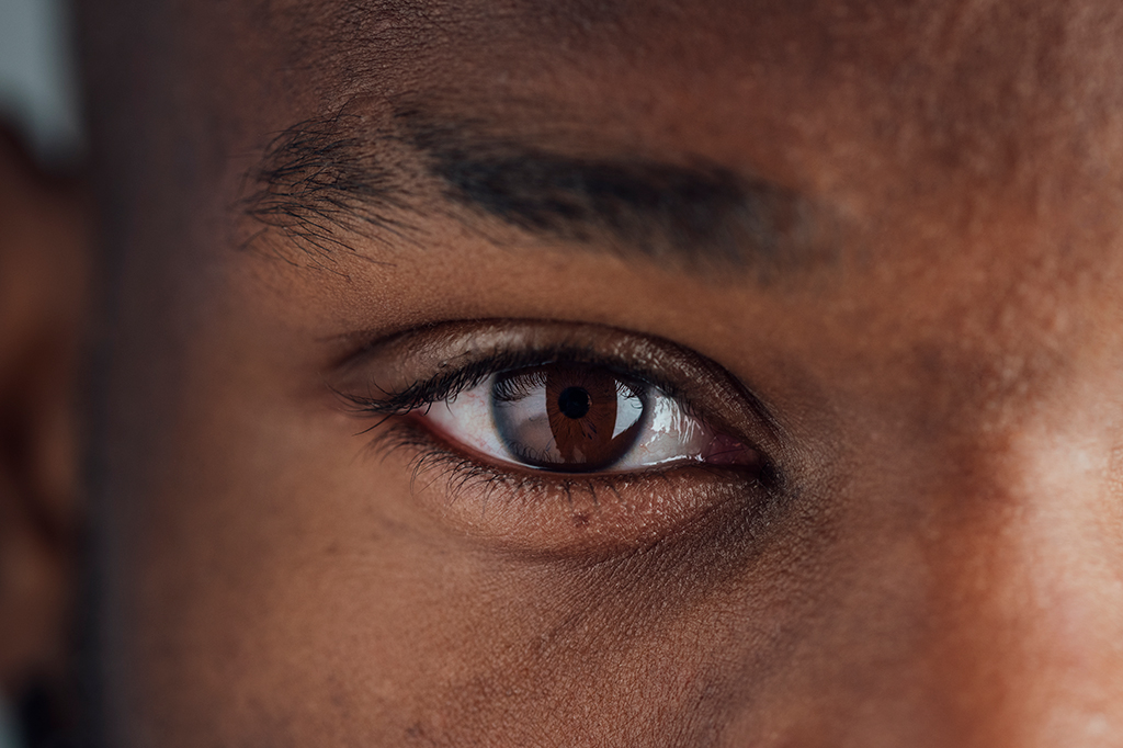 Como funciona a cirurgia que restaura a visão com um pedaço de dente dentro do olho