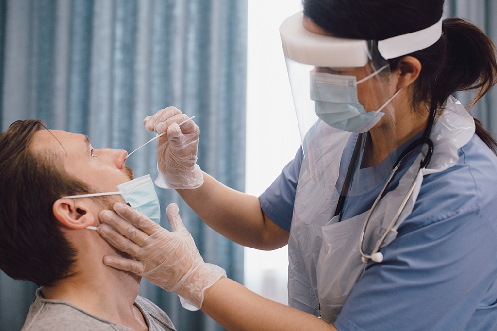 Cirurgia pode ajudar pacientes de Covid longa a recuperar olfato e paladar