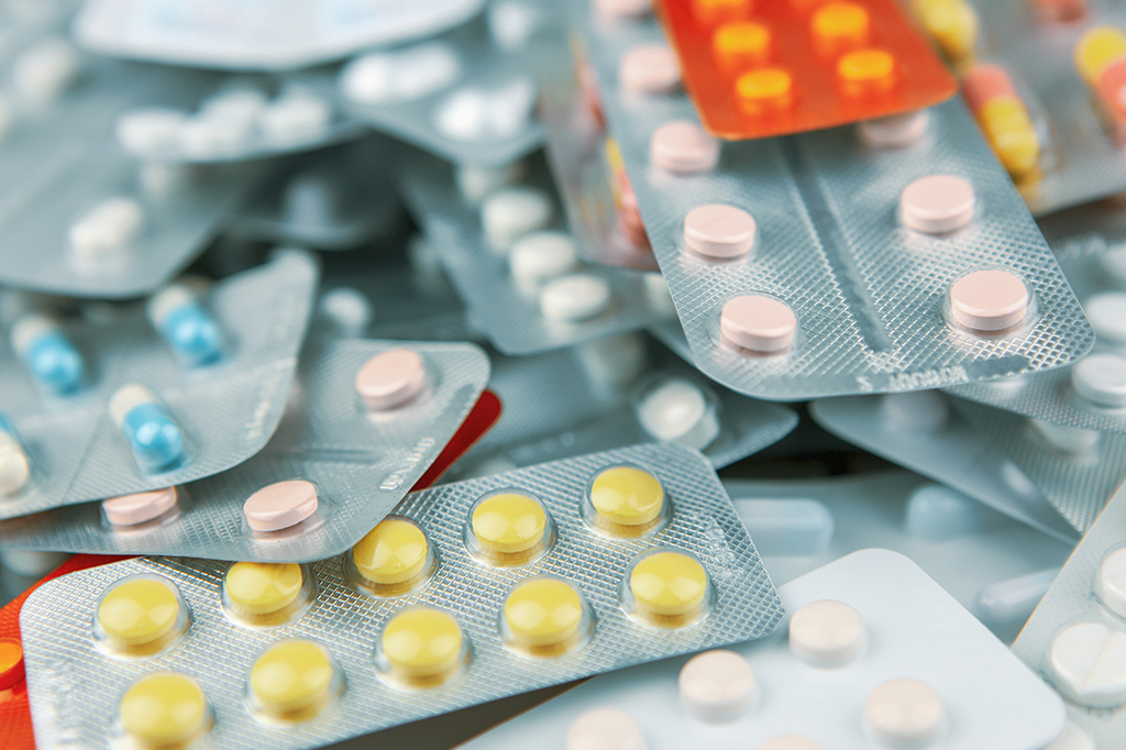 Fotografia de vários medicamentos.