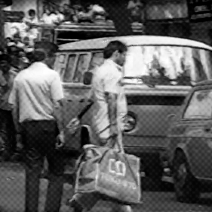 1104-banco-layout_site2 Fotografia do gerente com a bolsa de dinheiro.