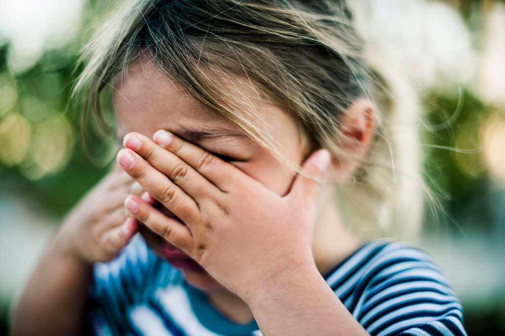 Bater em crianças não traz benefício algum, mostram os últimos 22 anos de estudos