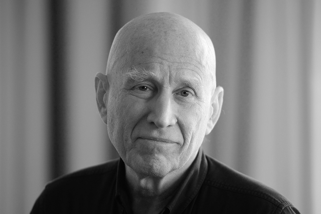Por que Sebastião Salgado só fotografava em preto e branco?