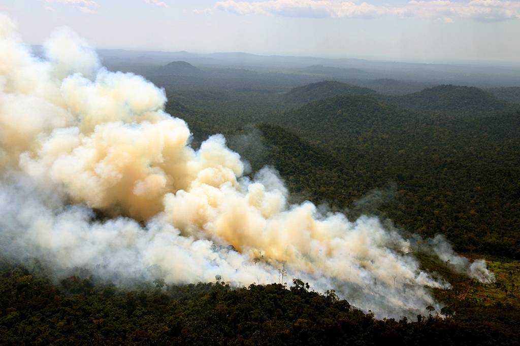 Fumaça de queimadas florestais é bem mais perigosa do que cientistas imaginavam