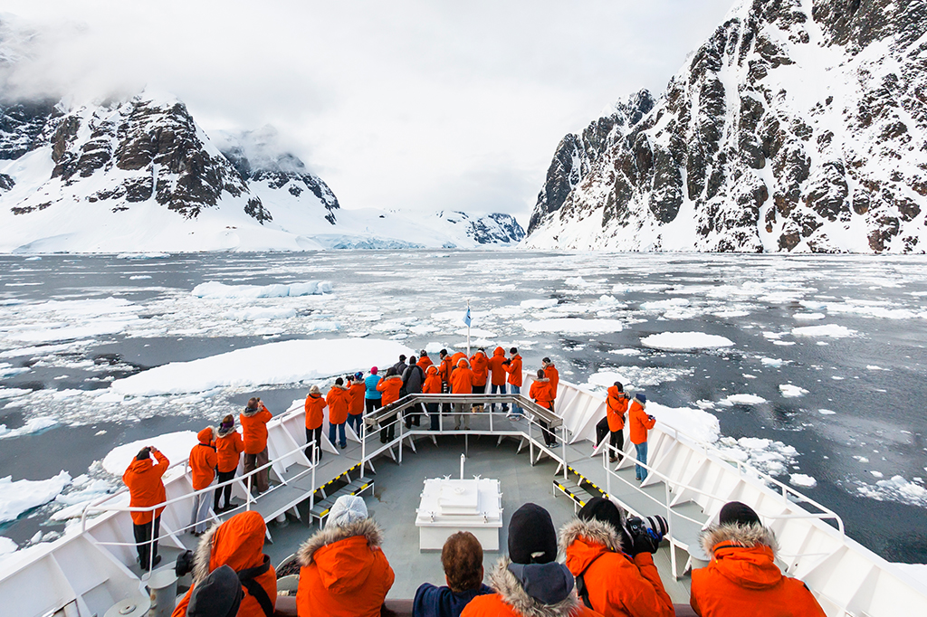 Turismo de luxo contribui para poluição dez vezes maior na Antártida