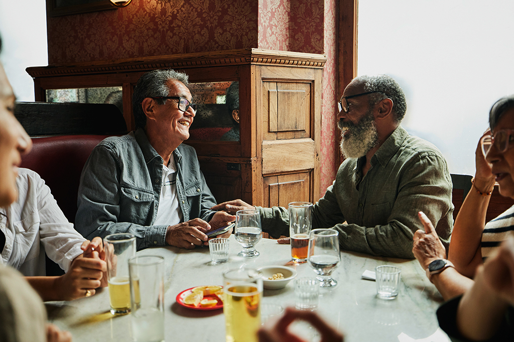 Conversas seguem um “ritmo universal” em todas as línguas, aponta pesquisa