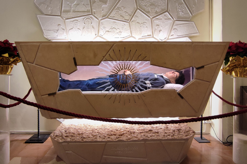 Como alguém vira santo na Igreja Católica?