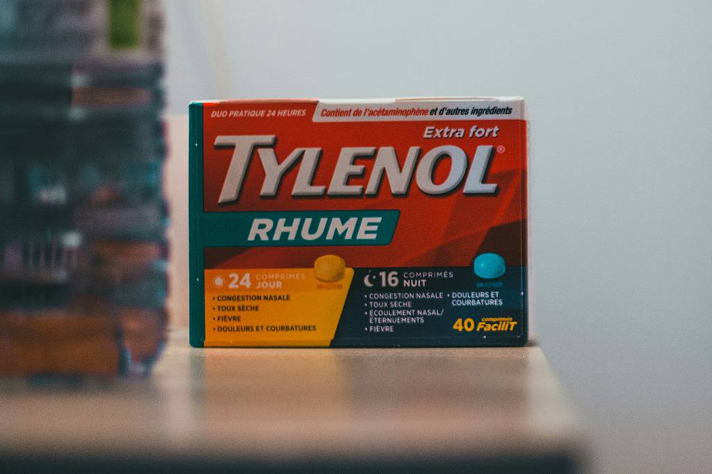 Tomar paracetamol na gravidez não causa autismo, aponta maior revisão já feita sobre o tema
