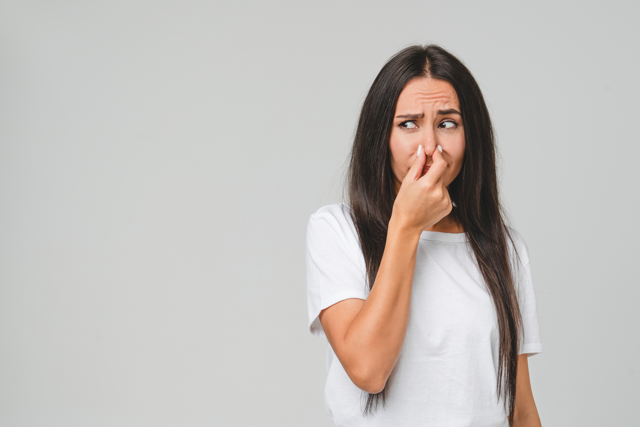 Desodorante, mas não para as axilas? Saiba como neutralizar o mau cheiro de outras partes do corpo!