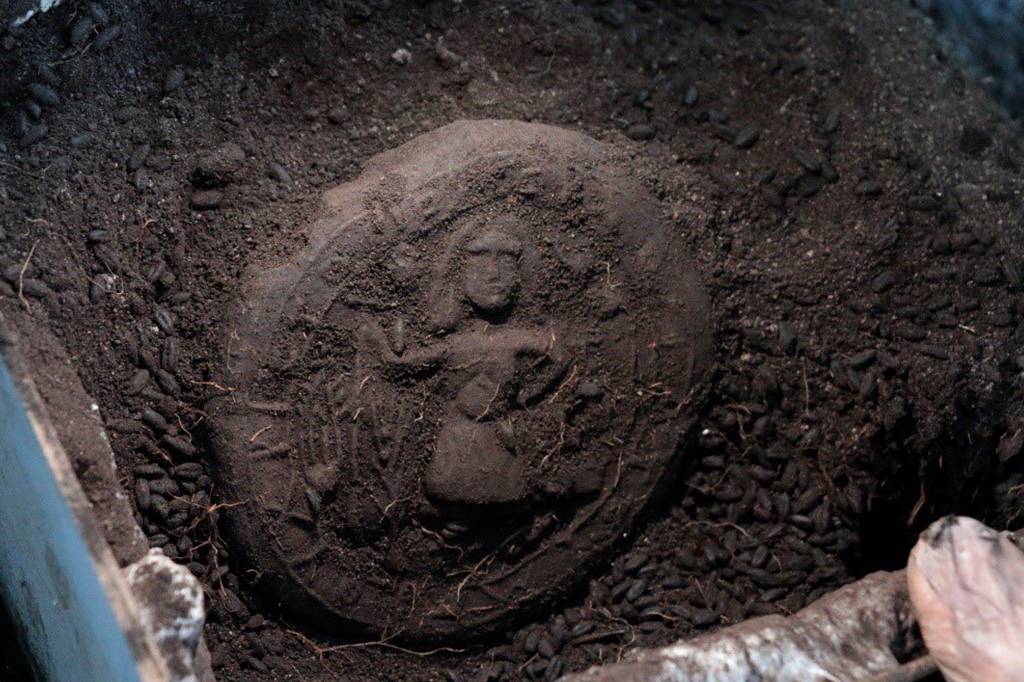 Pão bizantino de 1.300 anos com imagem de Jesus é descoberto na Turquia