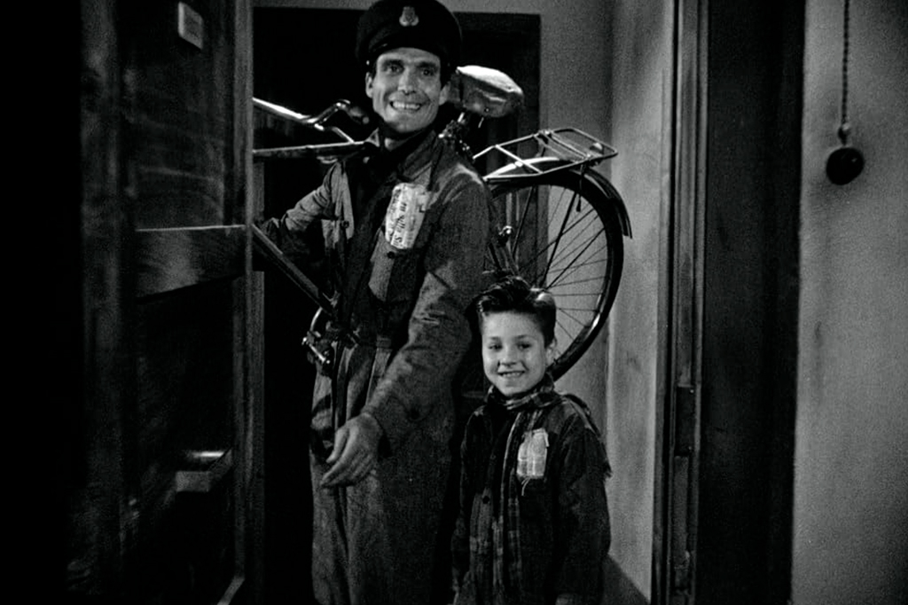 Fotografia de Lamberto Maggiorani e Enzo Staiola em Ladr&otilde;es de Bicicletas (1948).