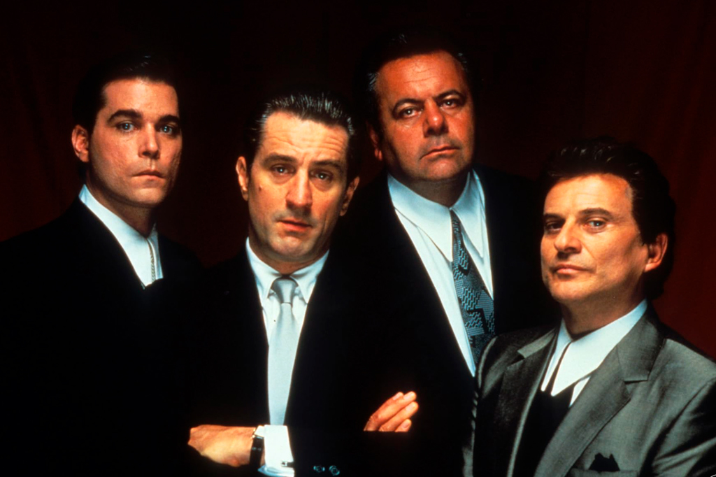 Fototgrafia de Robert De Niro, Ray Liotta, Joe Pesci e Paul Sorvino em Os Bons Companheiros (1990)