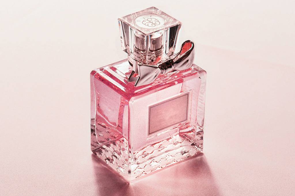 “Usar perfume deixa o cérebro maior.” Não é bem assim…