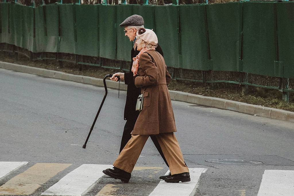 O número de passos diários necessários para prevenir o Alzheimer, segundo estudo de Harvard