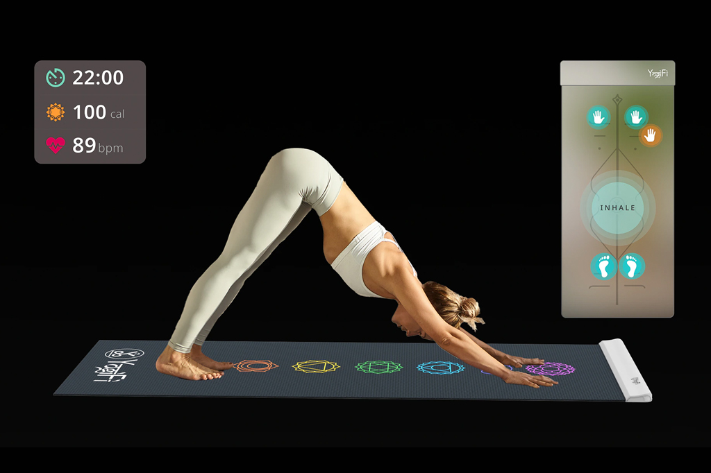 Imagem, em fundo preto, de uma mulher praticando ioga num tapete com sensores que detectam as posi&ccedil;&otilde;es do corpo.