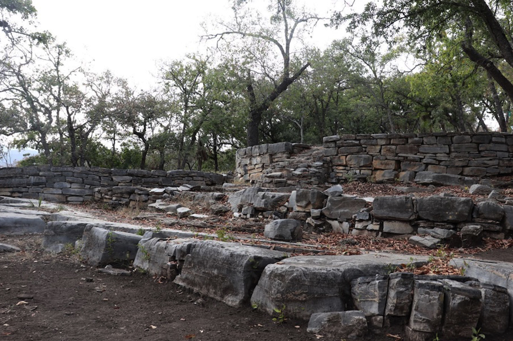 Fotografia da Investiga&ccedil;&otilde;es do INAH em materiais da Zona Arqueol&oacute;gica de Balc&oacute;n de Montezuma.