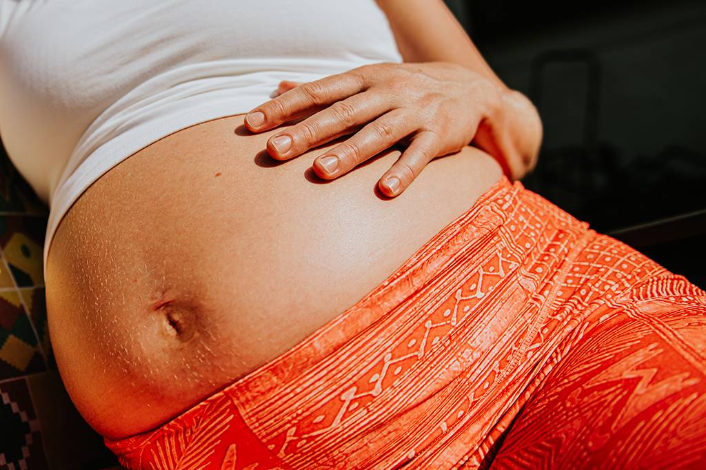 Milhões de células das mães ficam para sempre no corpo dos filhos. Entenda por quê.