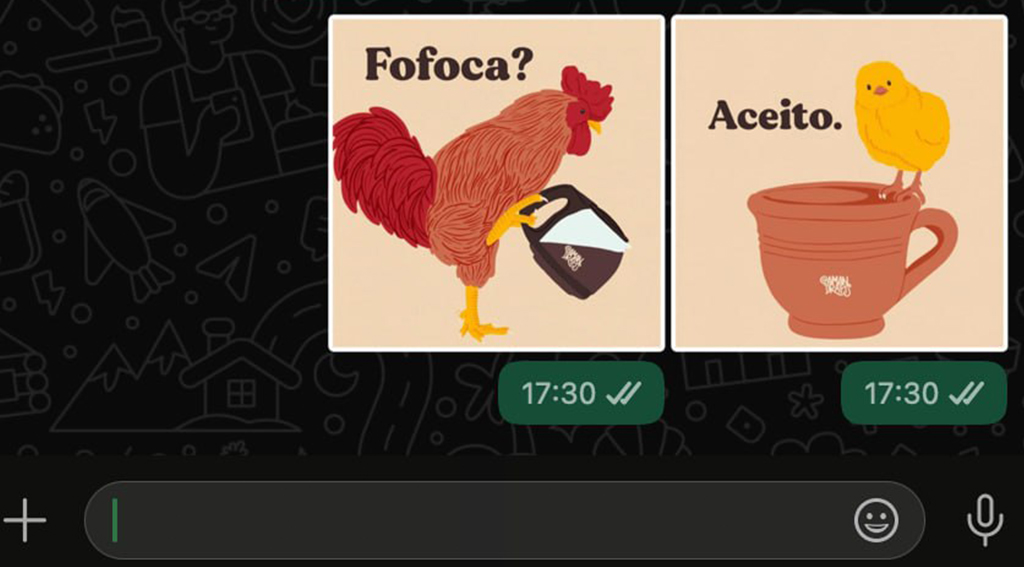 Captura da dela do celular, onde mostra duas figurinhas de WhatsApp. com um galo com um bule de cafe escrito 