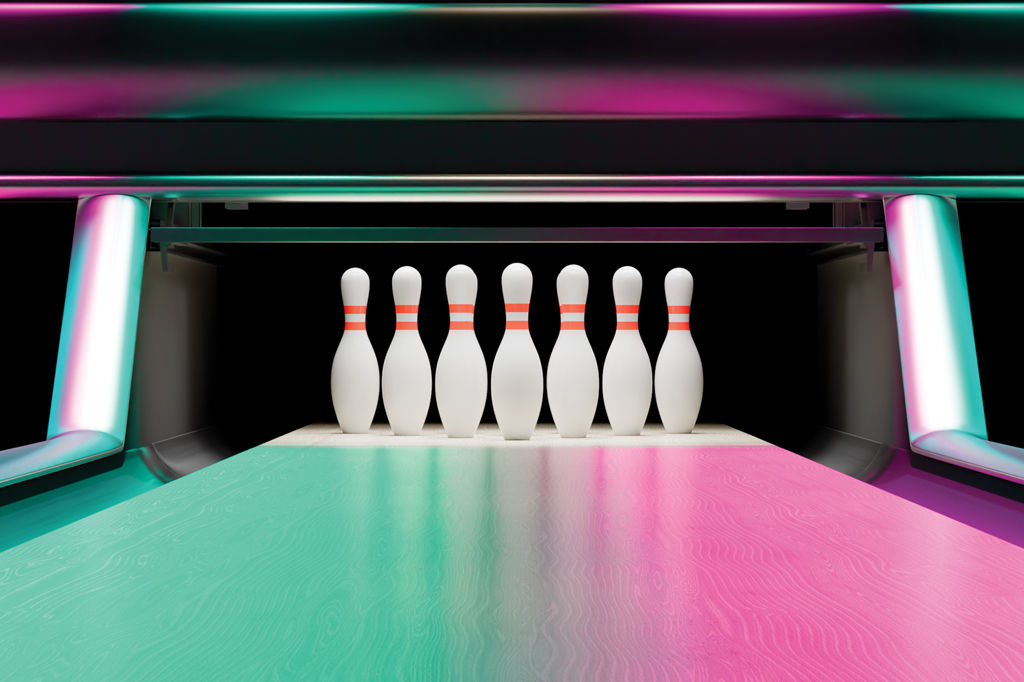 Imagem de uma pista de boliche. V&ecirc;-se sete pinos em p&eacute;.