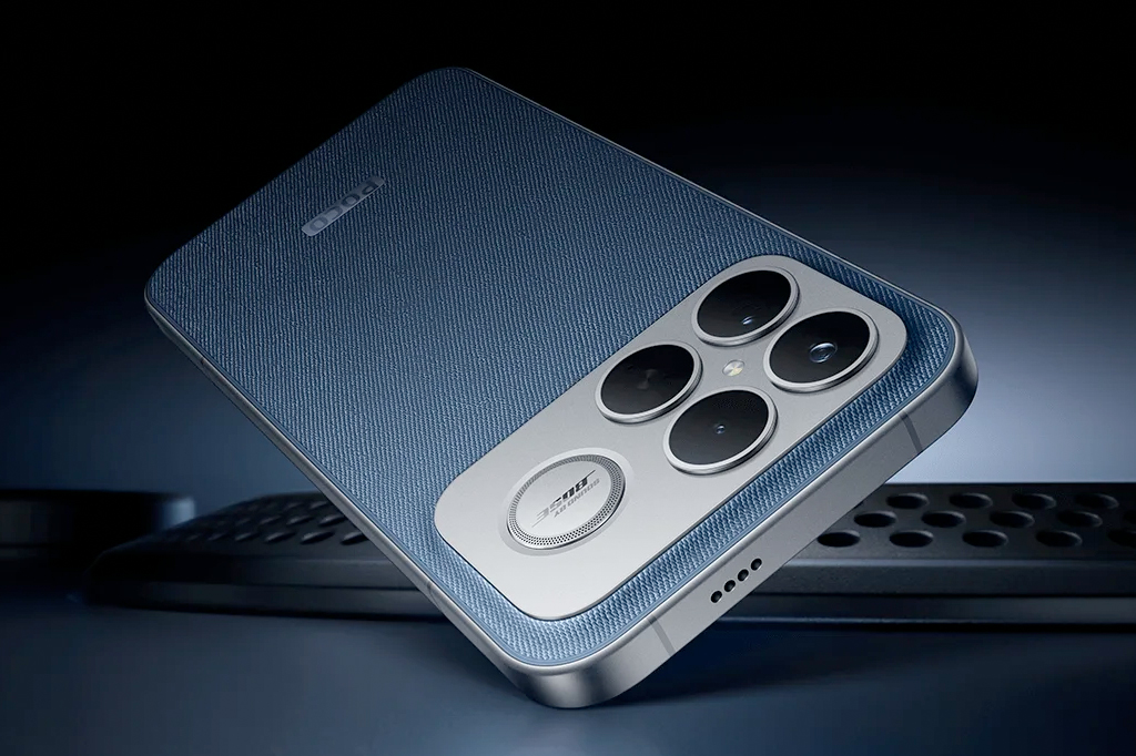 Imagem de um smartphone revestido de tecido jeans.