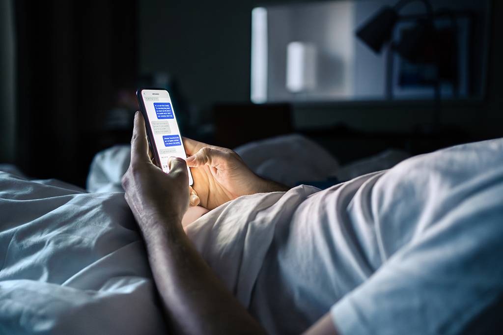 Prefere dormir bem tarde? Isso tem nome: “procrastinação vingativa do sono”