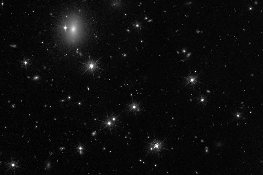 Astrônomos identificam galáxia com 99,9% de matéria escura