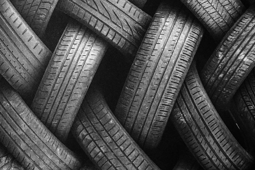 Se a borracha é branca, por que os pneus dos carros são pretos?
