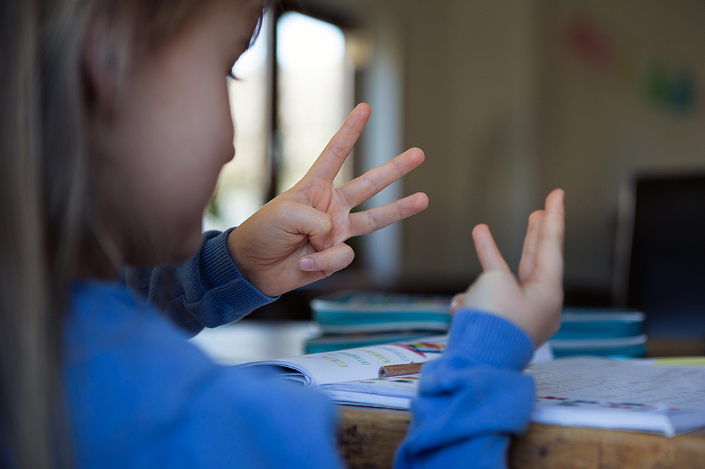 Por que algumas crianças sofrem mais com matemática? Estudo aponta diferenças no cérebro