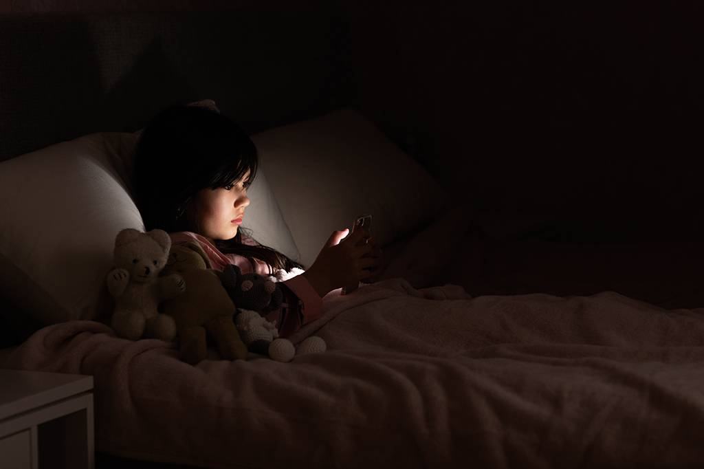 Excesso de redes sociais entre crianças está associado a sintomas mais graves de depressão e ansiedade