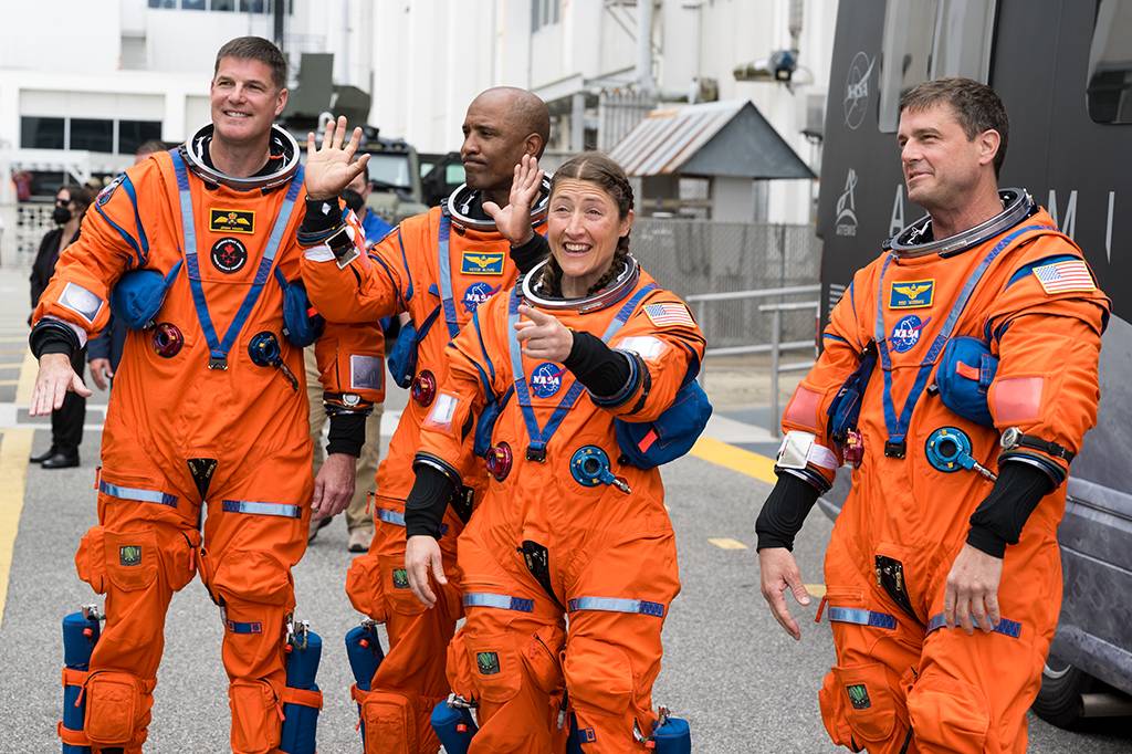 Qual é a carreira dos quatro astronautas da Artemis II?