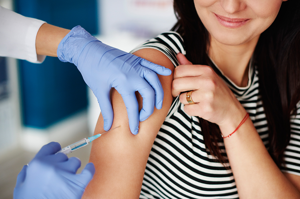 26,4% das adolescentes brasileiras não receberam nenhuma dose da vacina do HPV, aponta estudo