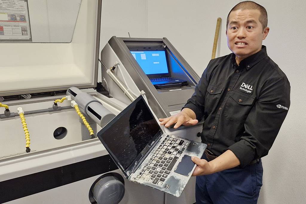 Silêncio extremo, 110 dB de ruído e laptop jogado 3 mil vezes no chão; como são os laboratórios da Dell