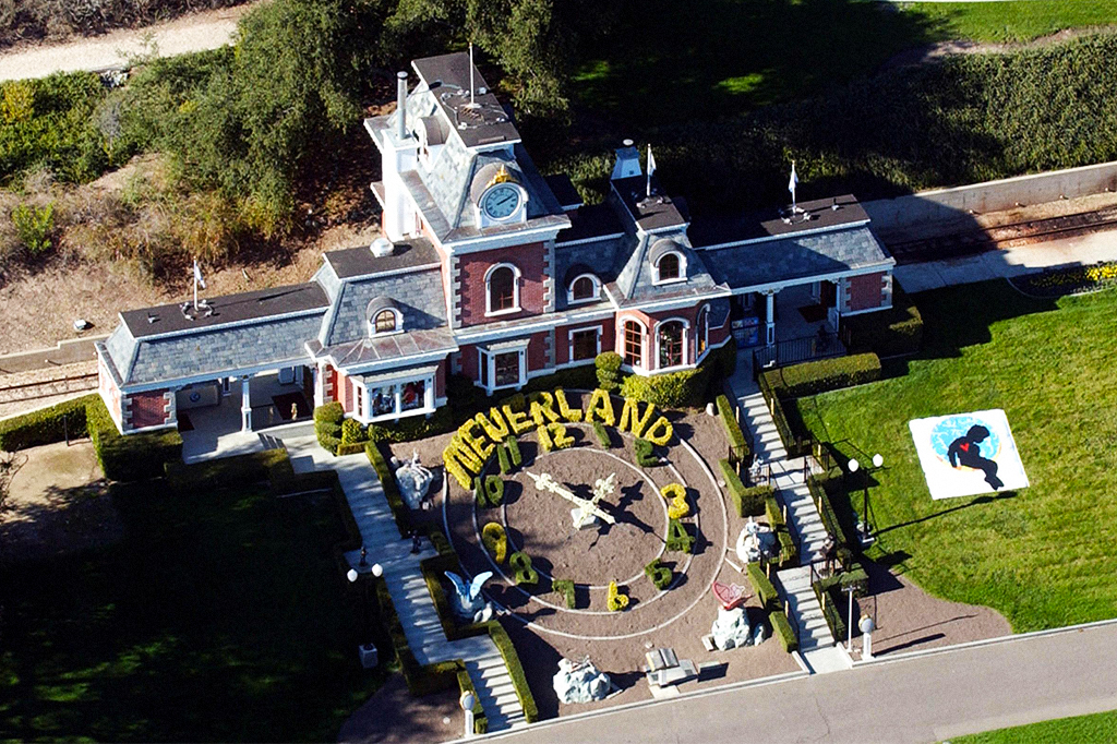 Foto aérea do rancho Neverland de Michael Jackson.