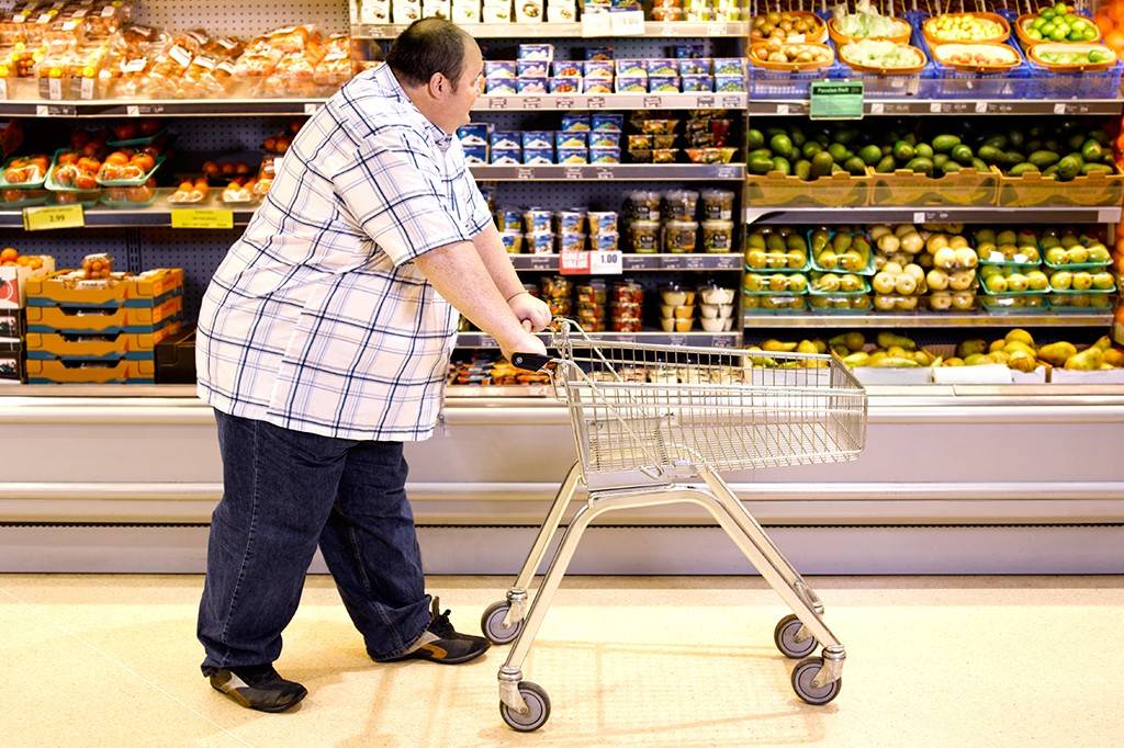 Obesidade estabiliza nos países mais ricos e cresce nos mais pobres; entenda