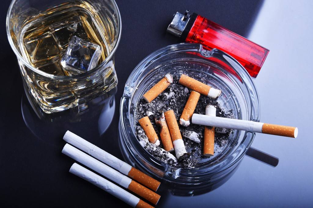 É verdade que beber dá vontade de fumar?