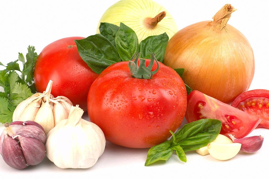 Os benefícios de incluir alho, tomate e cebola na dieta, segundo novo estudo