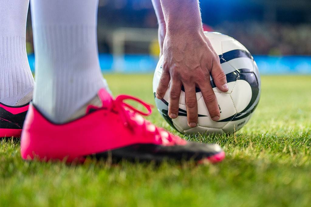 Copa do Mundo 2026: por que todos os jogadores estão usando chuteiras rosas?