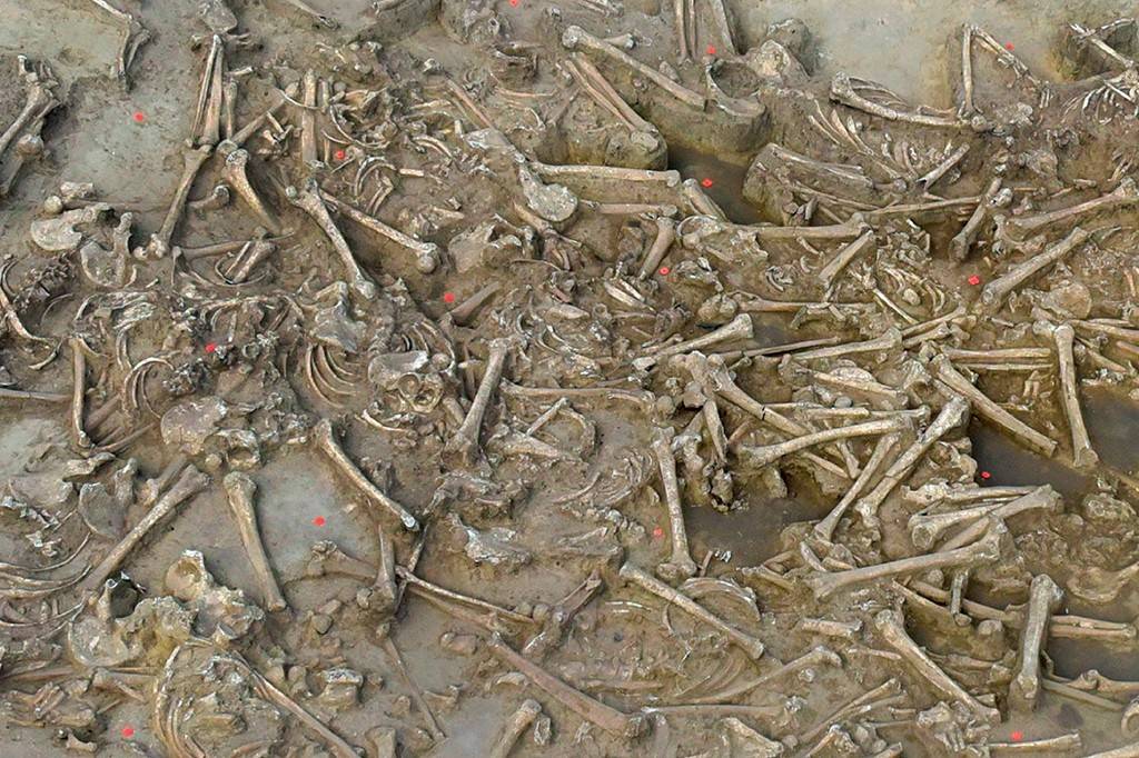 Dezenas de esqueletos humanos decapitados são descobertos em sítio arqueológico Neolítico