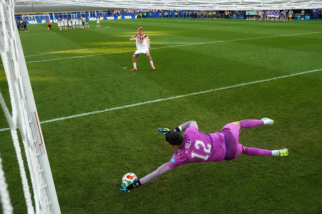 Ciência dos pênaltis: jogadores erram mais cobranças que podem eliminar o time
